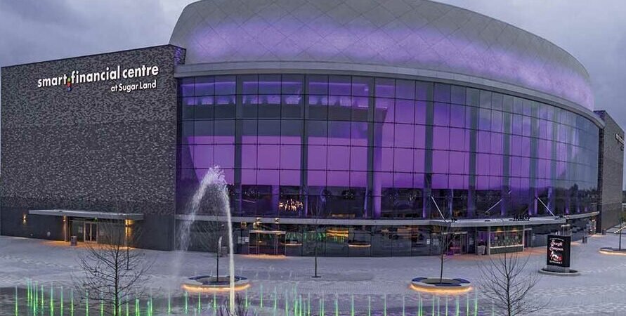 5 Reasons to Hire a Luxury Car Service for Your Next Smart Financial Centre Show